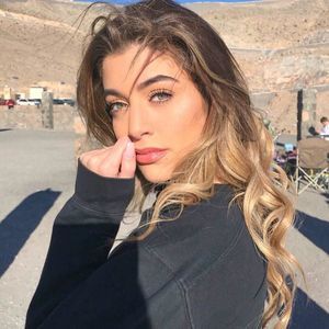 Meet your Posher, Aya